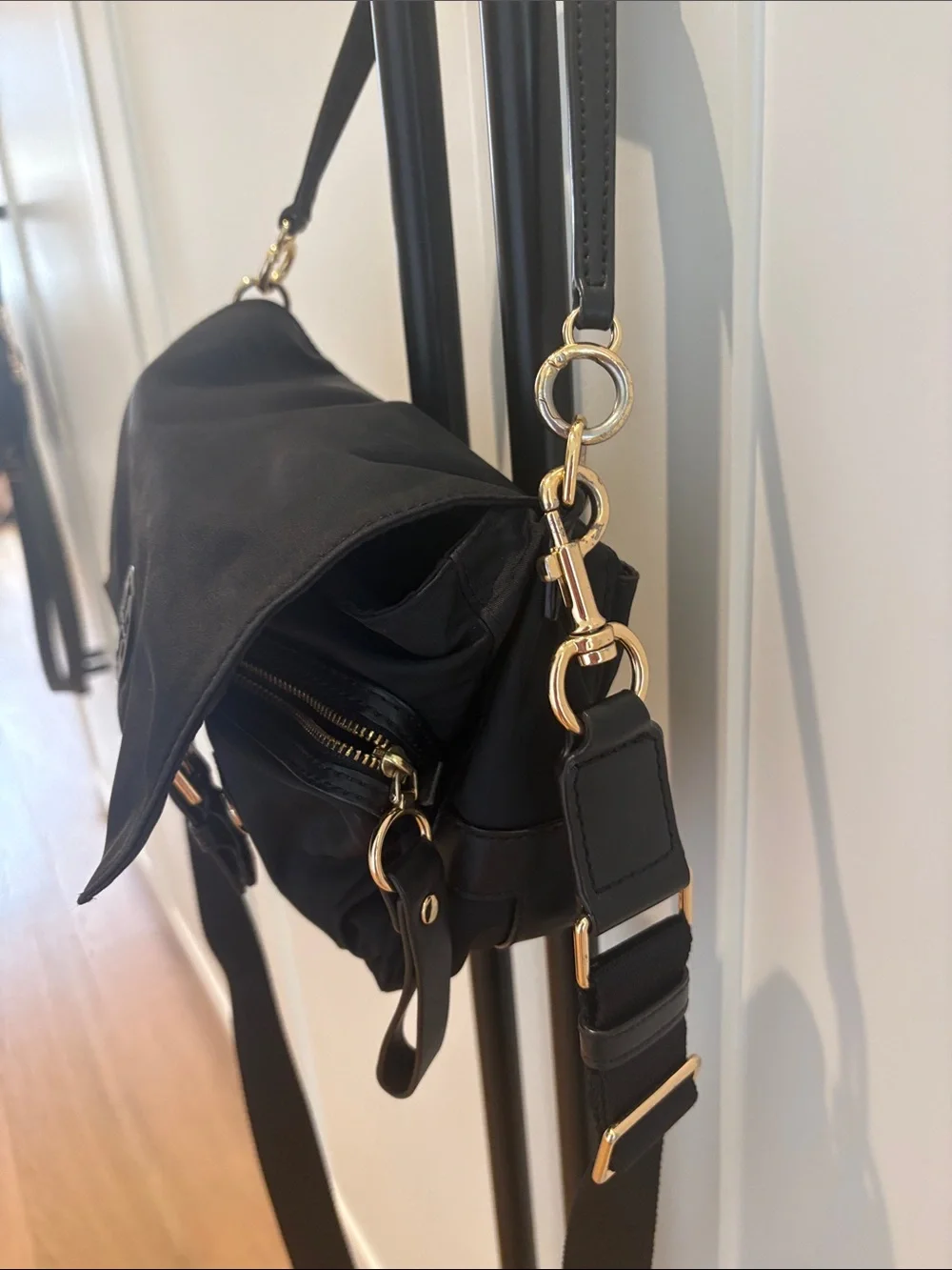 TORY BURCH BLACK CROSSBODY - Picture 7 of 12